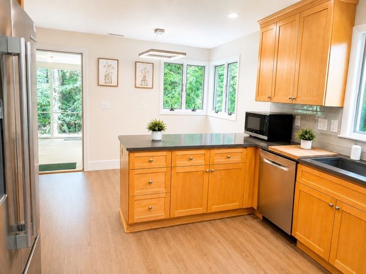 Property Photo:  5 Philip Rd  MA 02421 