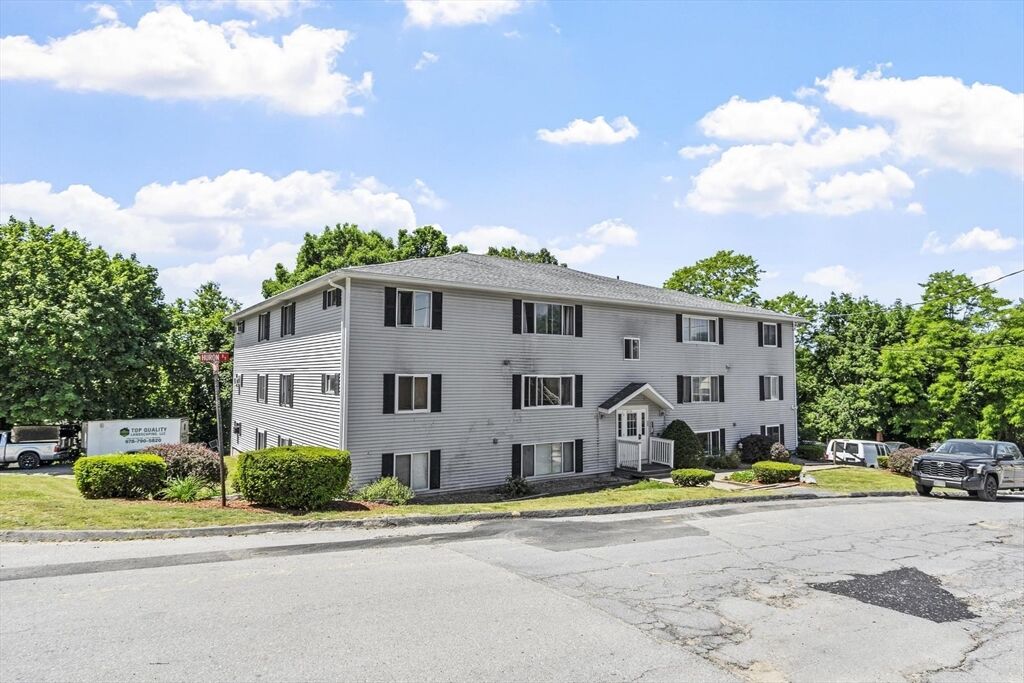 Property Photo: 33 Huron St 9 MA 01420