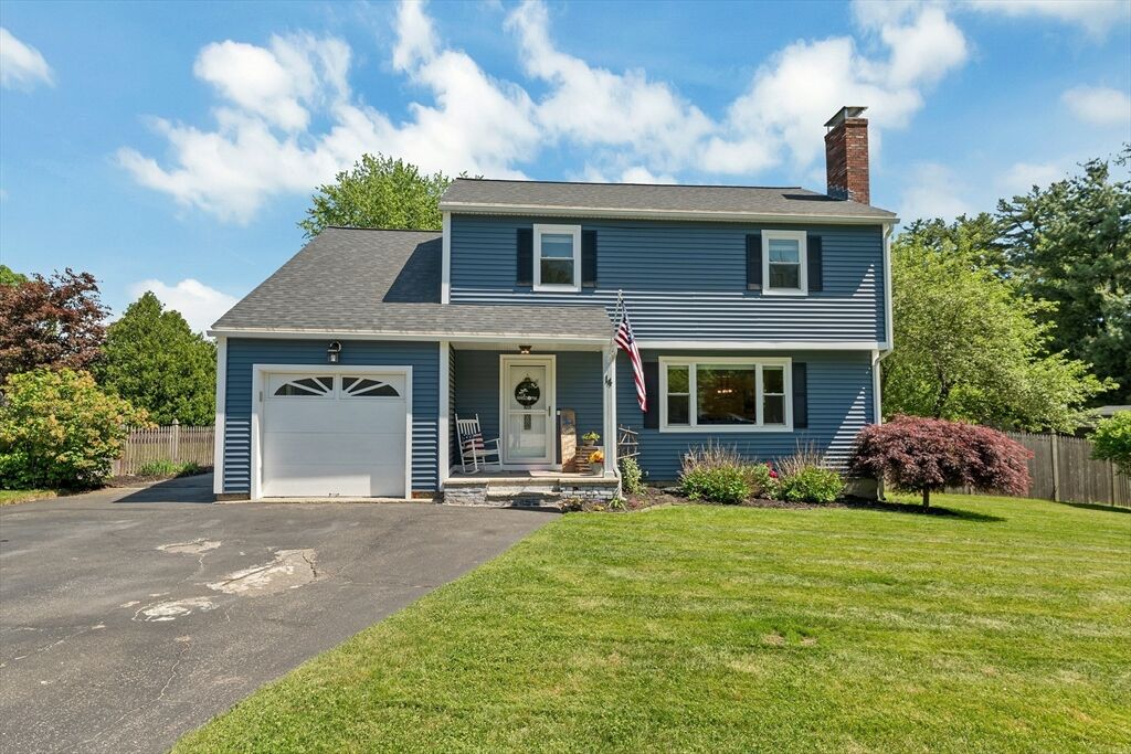 Property Photo:  14 Juniper Lane  NH 03063 
