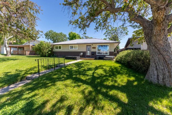 Photo de la propriété:  2206 5A Avenue N  AB T1H 0R5 