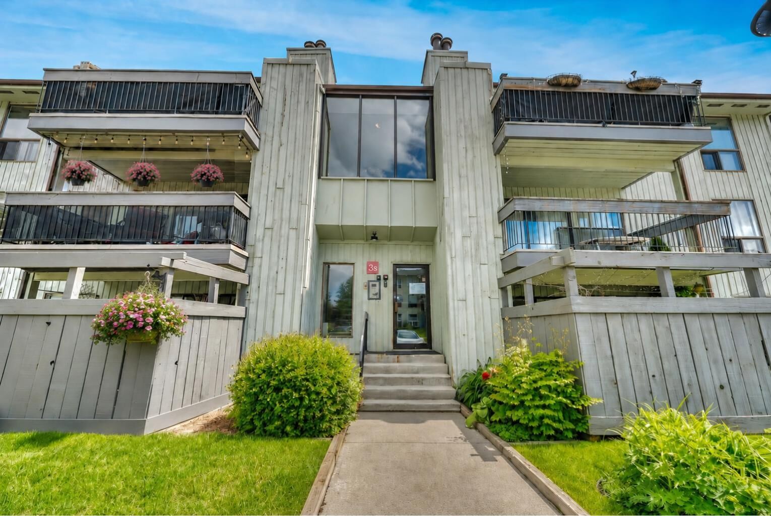 Property Photo: 10120 Brookpark Boulevard SW 322 AB T2W 3G3