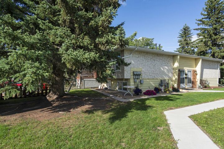 Property Photo: 4118 60 Street 2 AB T4V 3G7