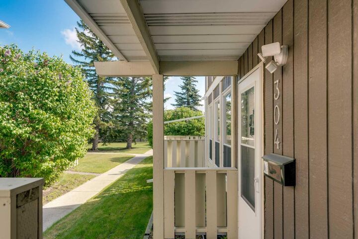 Property Photo:  544 Blackthorn Road NE 304  AB T2K 5J5 