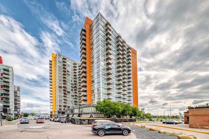 Property Photo: 3830 Brentwood Road NW 1607 AB T3G 3C9