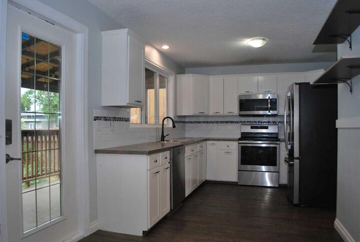 Property Photo: 526 33 Street S AB T1J 4G4