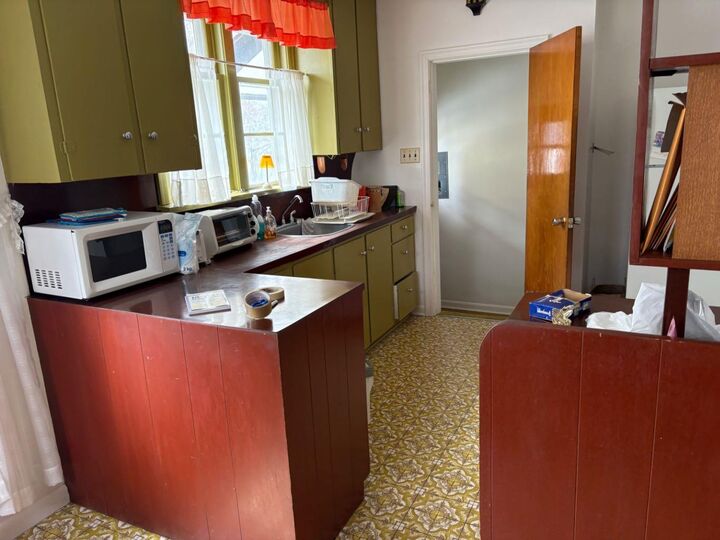 Property Photo: 812 6 Street S AB T1J 2E8