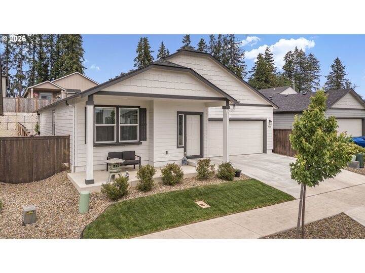 Property Photo:  5088 Holly St  OR 97477 