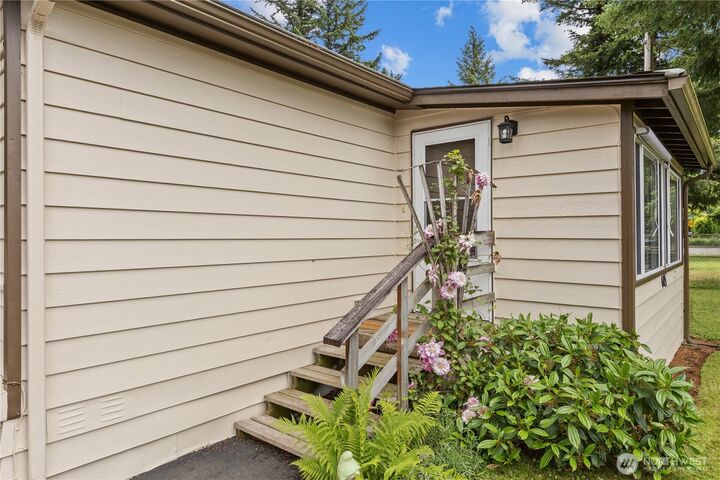 Property Photo: 605 1st Avenue W WA 98251
