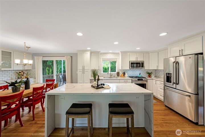 Property Photo:  3401  79th Avenue SE  WA 98040 