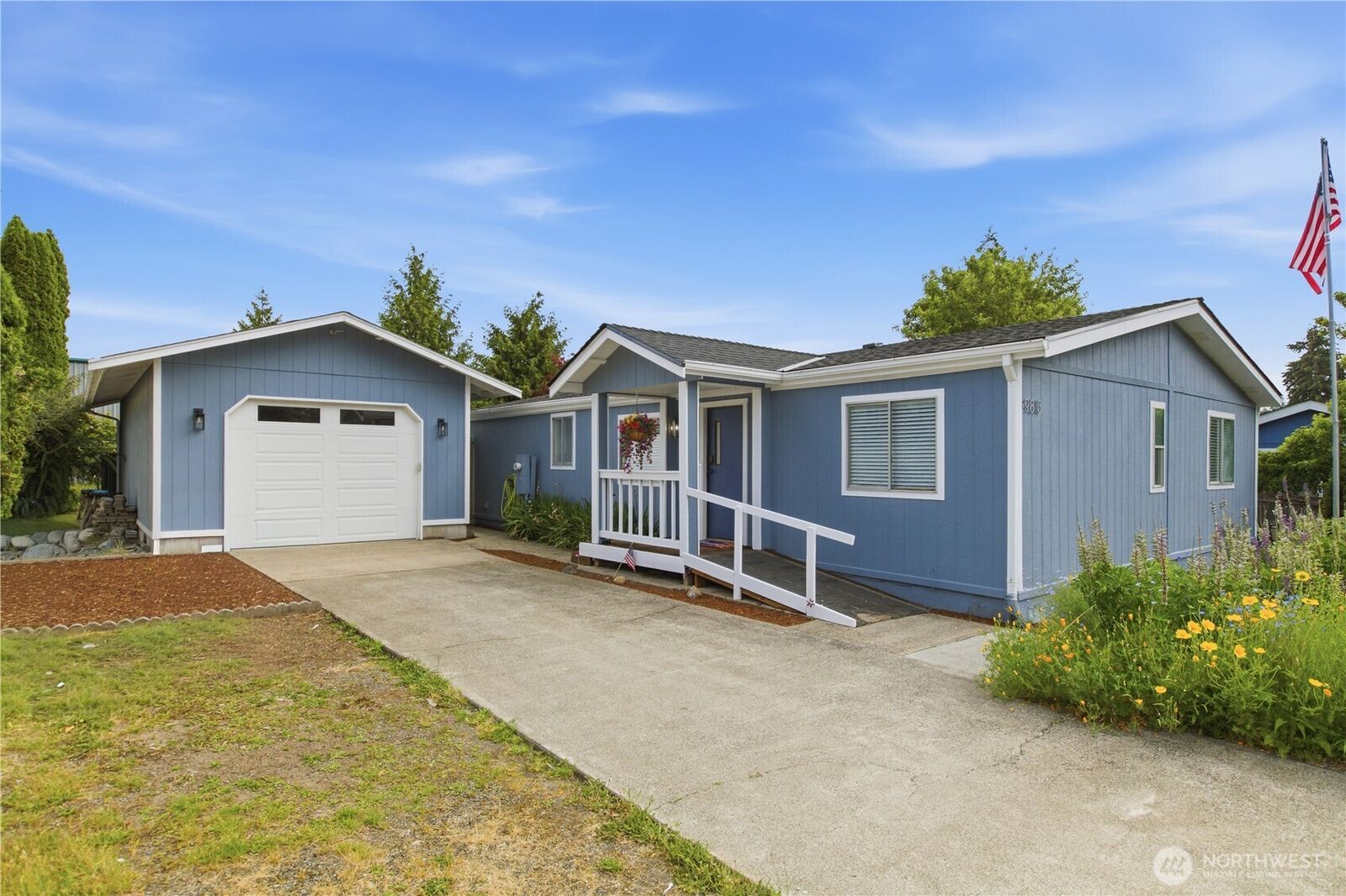 Property Photo: 9813 189th Street E WA 98375