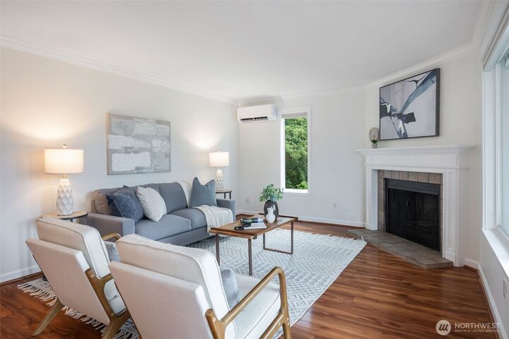 Property Photo: 10110 NE 60th Street 101 WA 98033