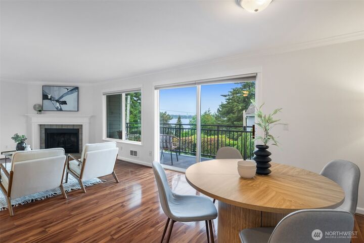 Property Photo:  10110 NE 60th Street 101  WA 98033 