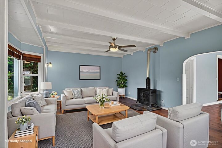 Property Photo: 1825 Rucker Avenue WA 98201