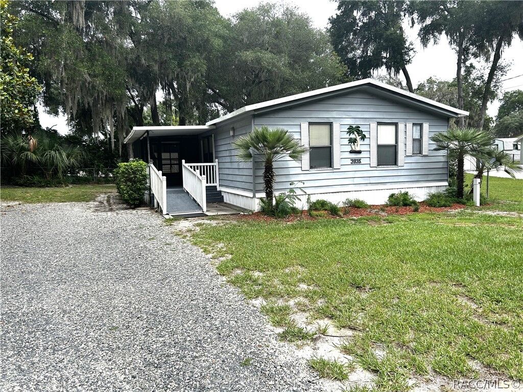 Property Photo: 3935 E Lake Park Drive FL 34442