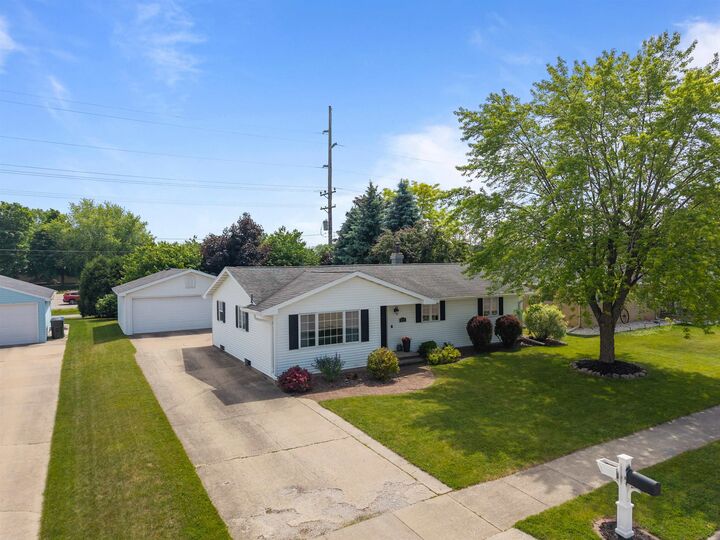 Property Photo:  117 St Marys Place  WI 54130 