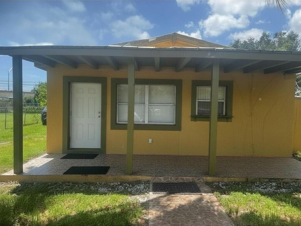 Property Photo:  4100 SW 28th Street  FL 33023 