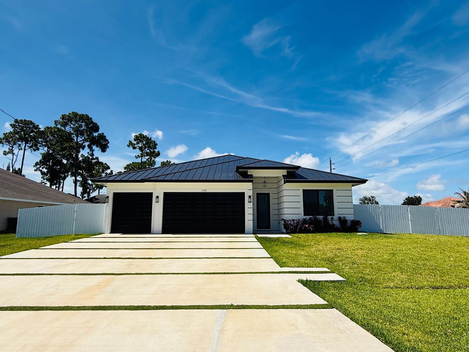 Property Photo: 1701 SW Cannon Avenue FL 34953