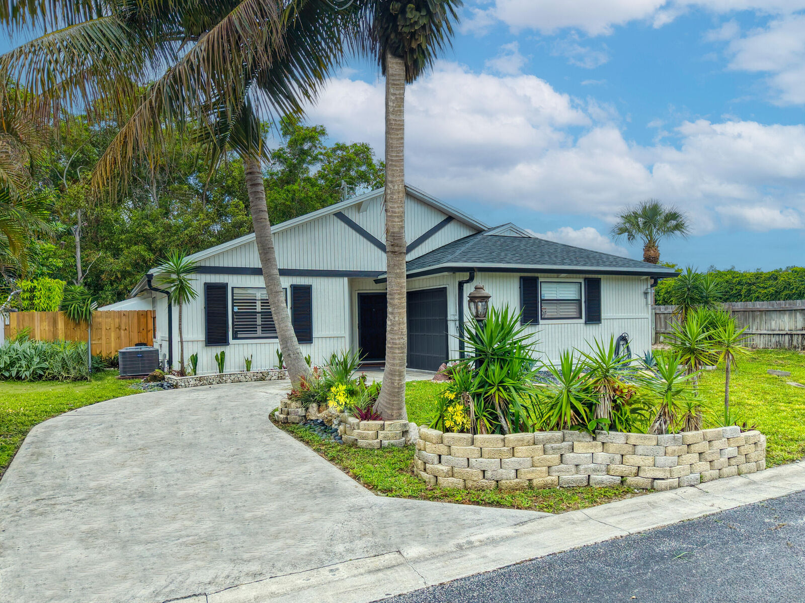 Property Photo:  6062 Bania Wood Circle  FL 33462 