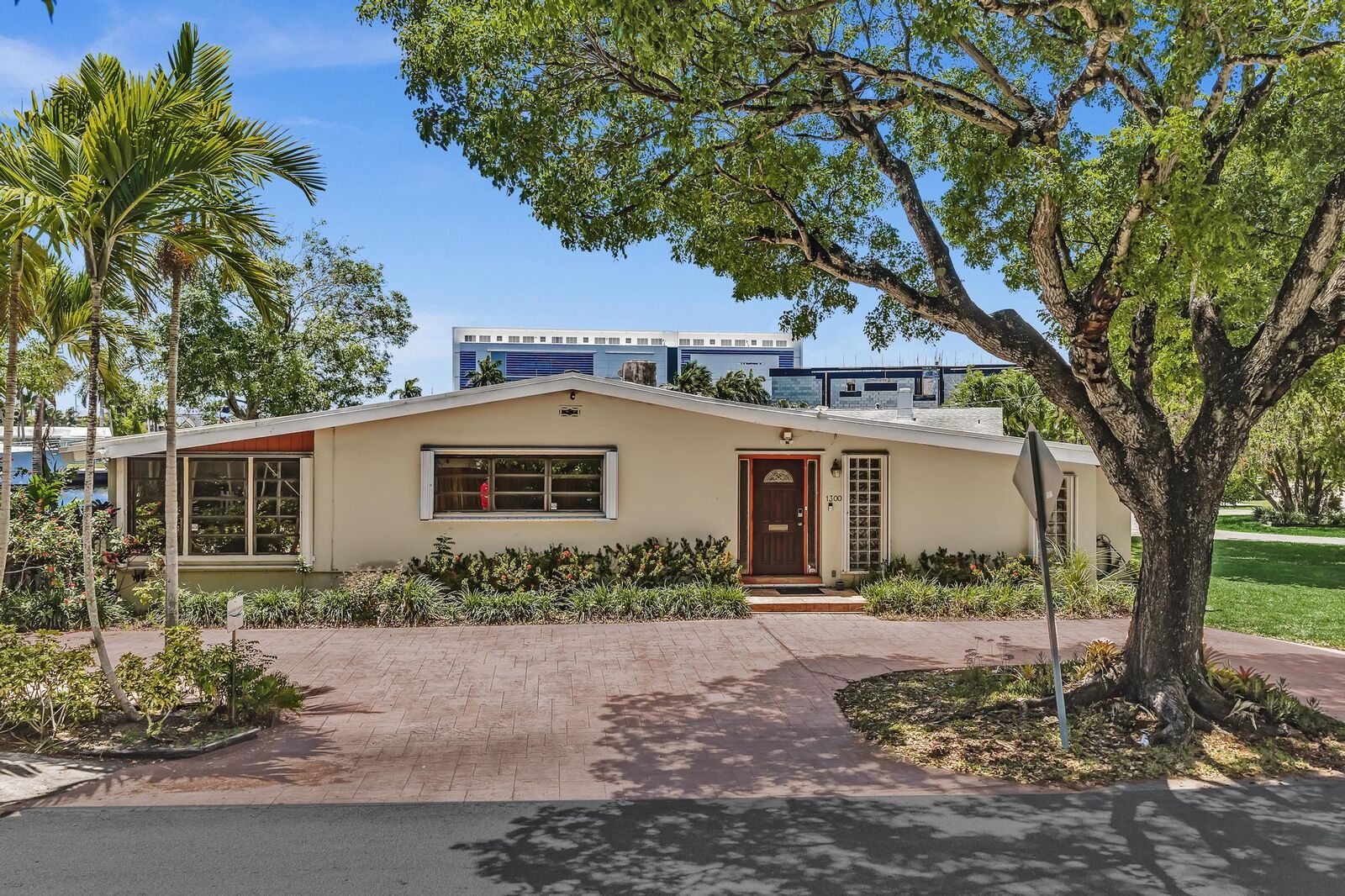 Property Photo:  1300 Cordova Road  FL 33316 