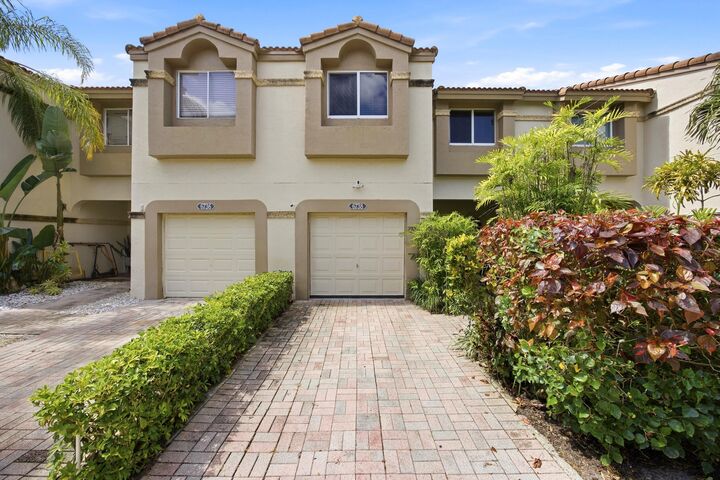 Property Photo: 6738 Via Regina FL 33433