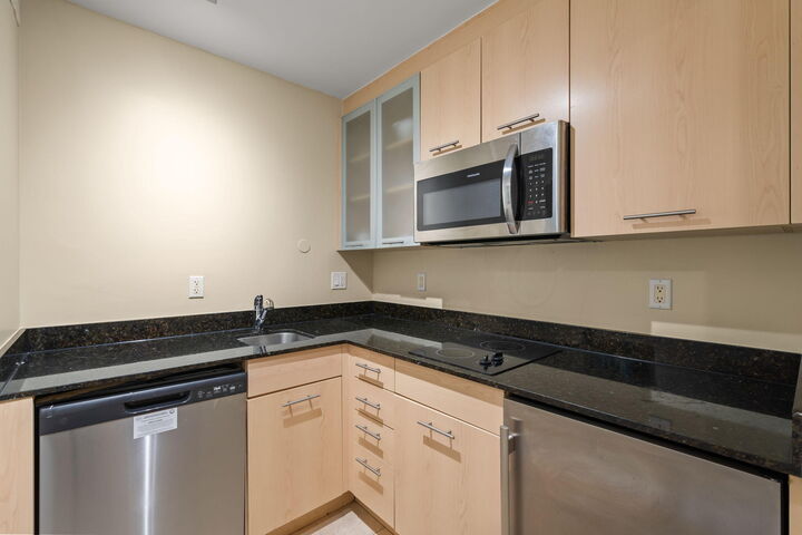 Property Photo: 2670 E Sunrise Boulevard 1201 FL 33304
