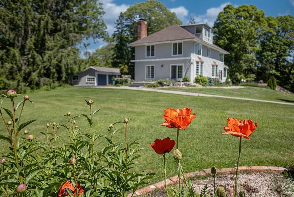 Property Photo:  441 Post Road  RI 02879 