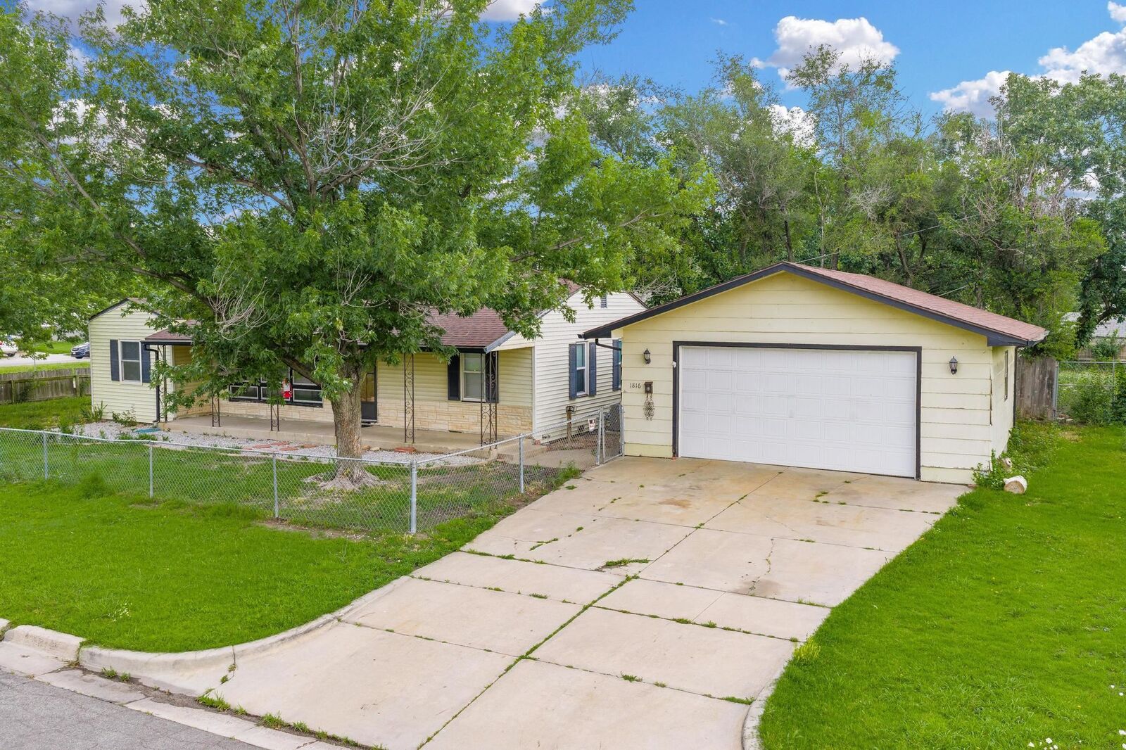 Property Photo: 1816 W 29th KS 67217