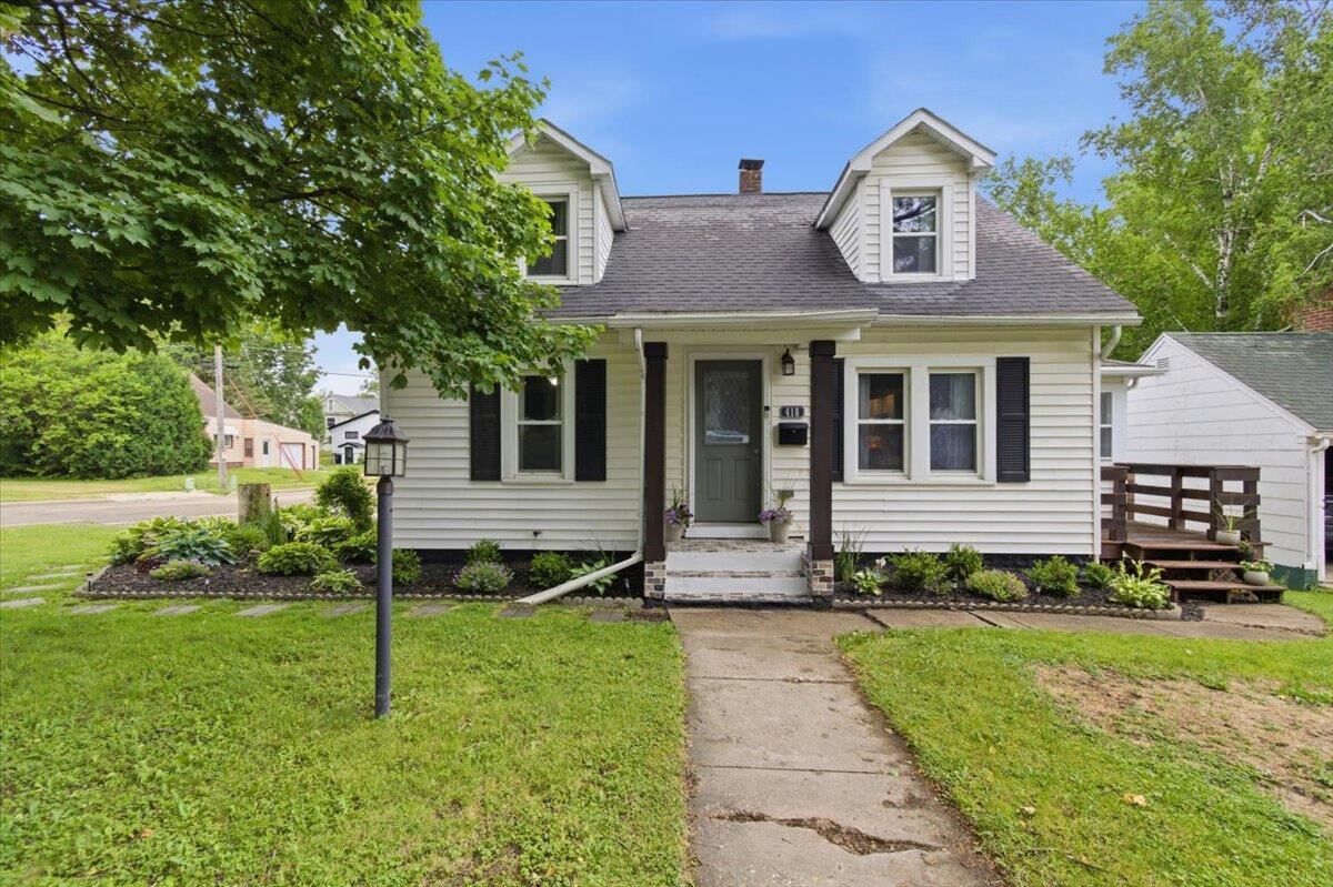 Property Photo: 418 W Division Street WI 53533