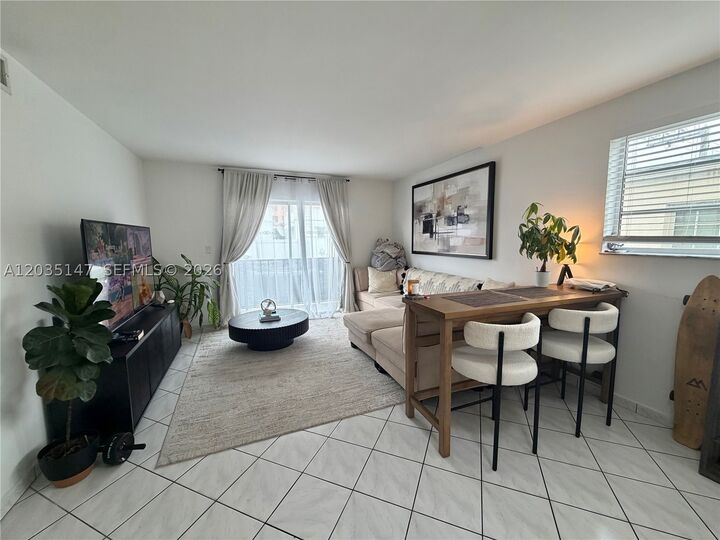 Property Photo:  821 Euclid Ave 304  FL 33139 