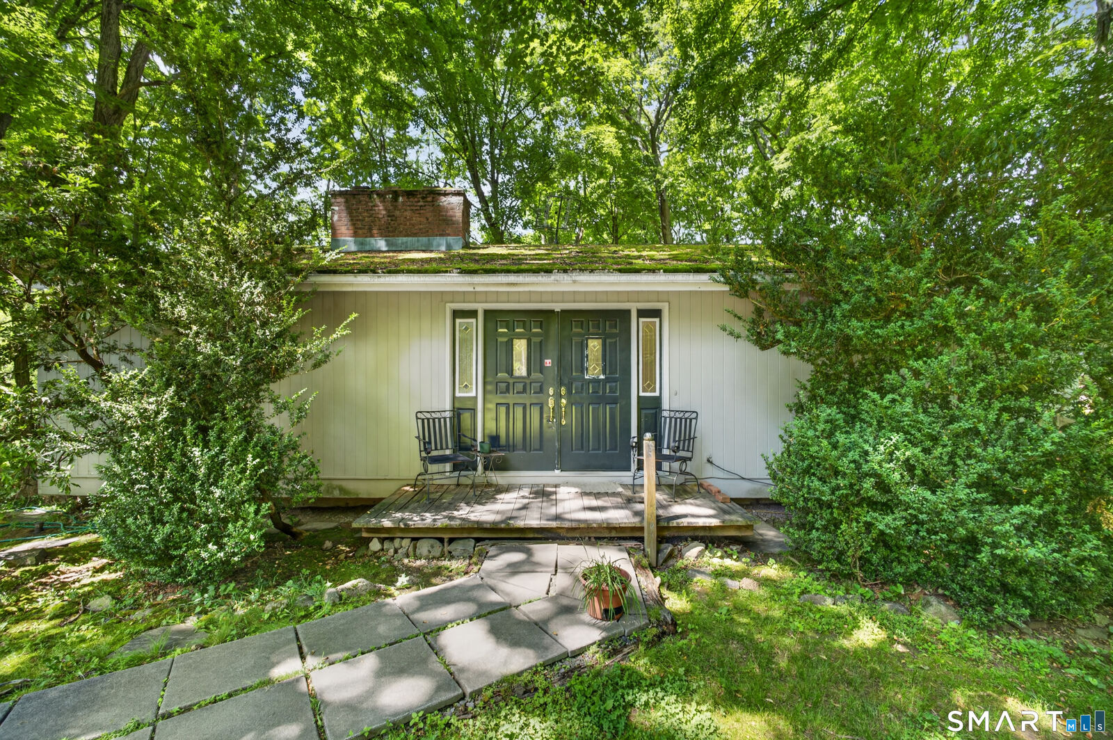 Property Photo:  25 Lords Highway East  CT 06883 