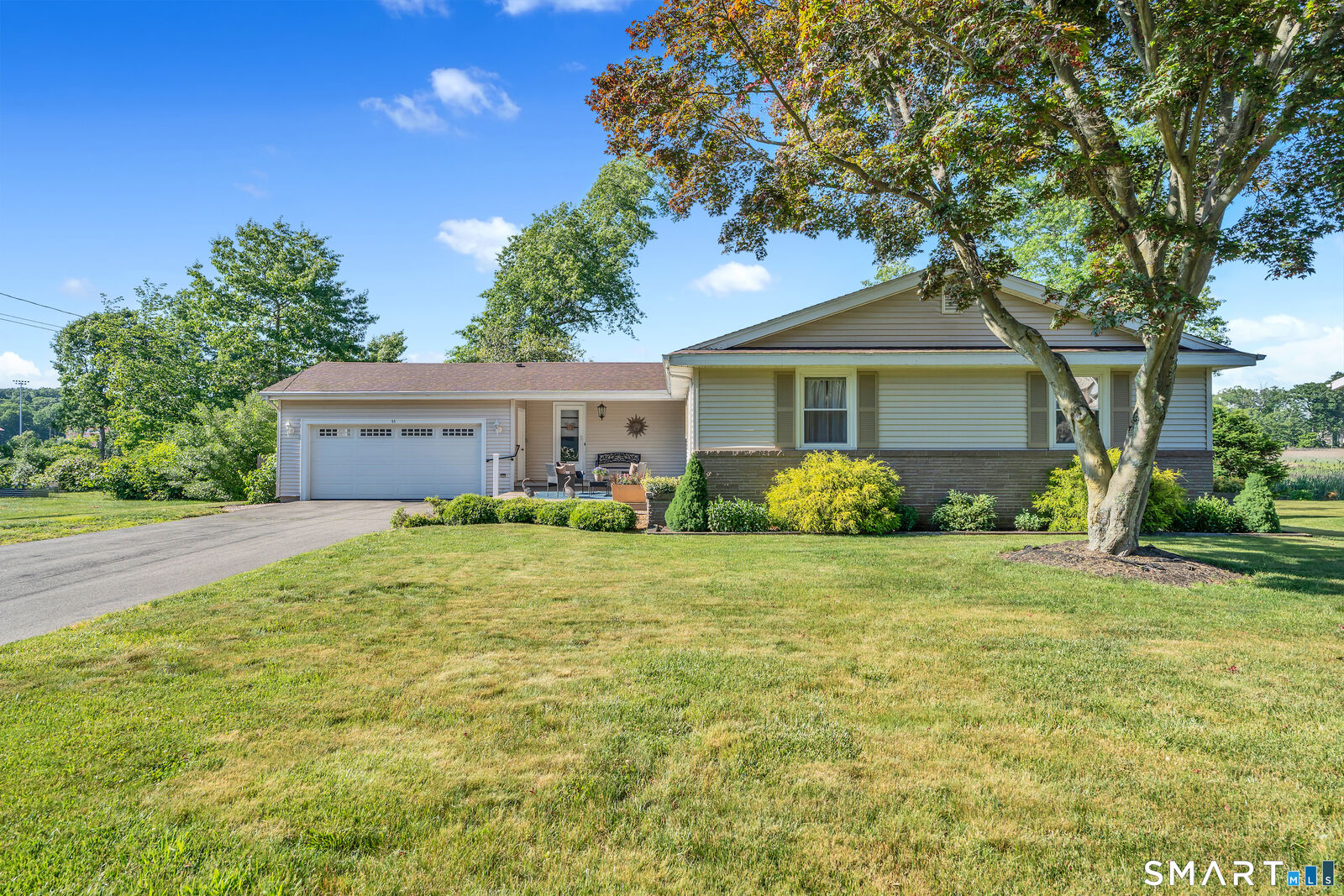 Property Photo:  44 Riverside Drive  CT 06405 