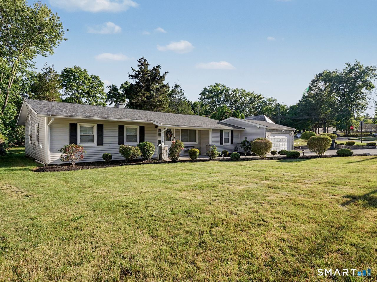 Property Photo:  277 Indian Field Road  CT 06606 