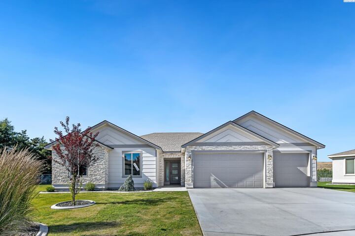 Property Photo: 1557 Livorno Ave WA 99352