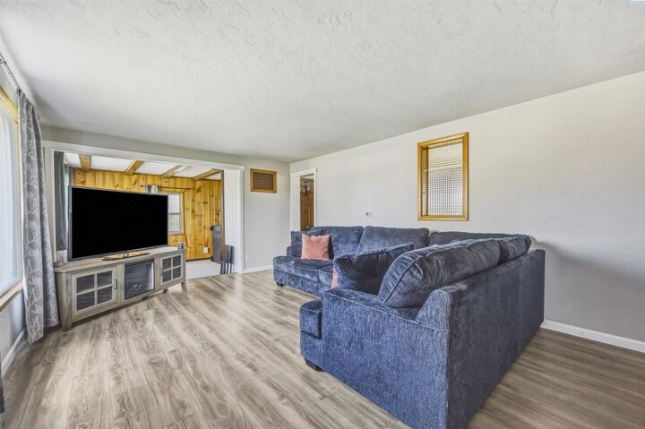 Property Photo: 424 S Olson Street WA 99336