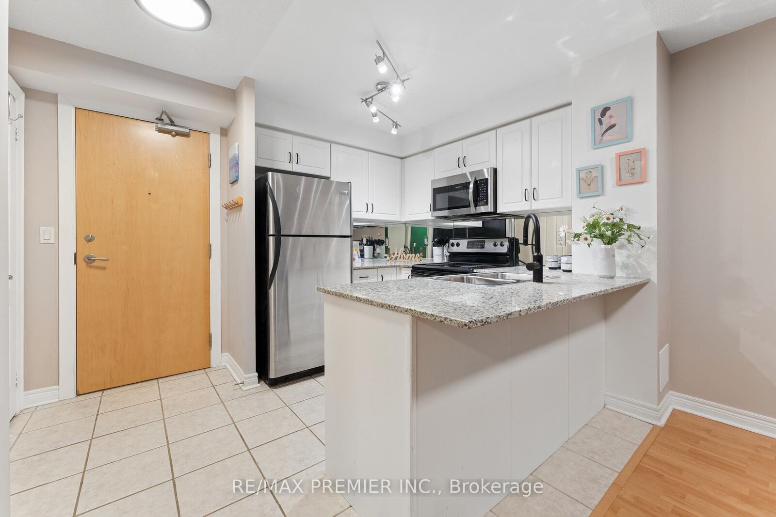 Property Photo: 212 Eglinton Avenue E 307 ON M4P 0A3