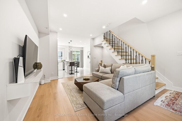 Property Photo: 21 Galleria Parkway 21 ON L3T 0A4