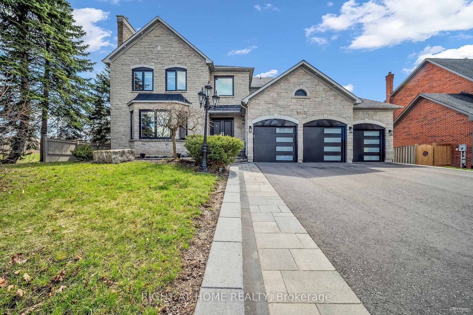 Property Photo: 1092 Stonehaven Avenue ON L3X 1M7