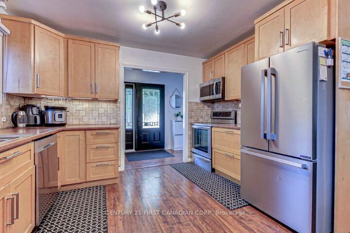 Property Photo:  67 Weymouth Drive  ON N5V 4E3 