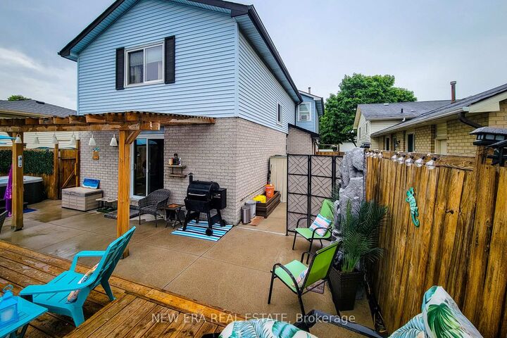 Property Photo: 8 Dalton Gate ON L8J 1Z4