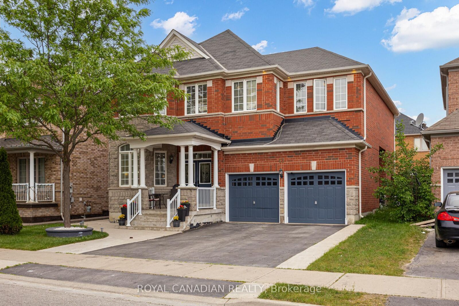 Property Photo: 43 Bluffwood Crescent ON L6P 2P3