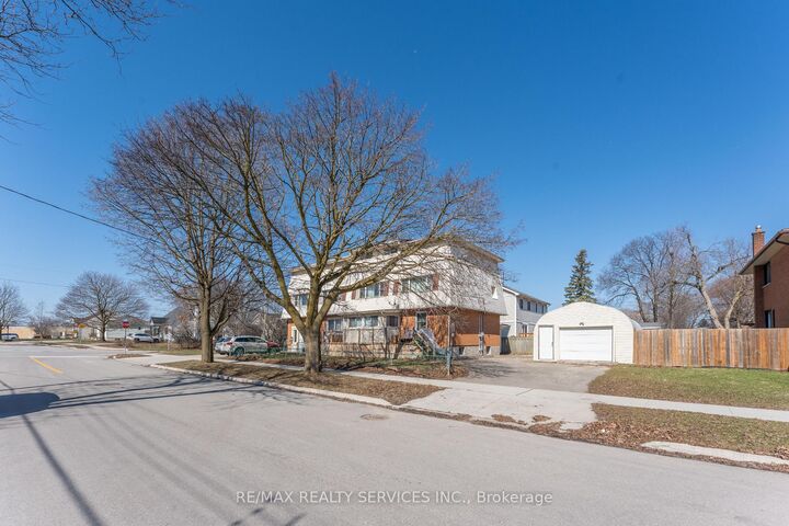 Property Photo:  72 Florence Avenue  ON N2A 2K8 