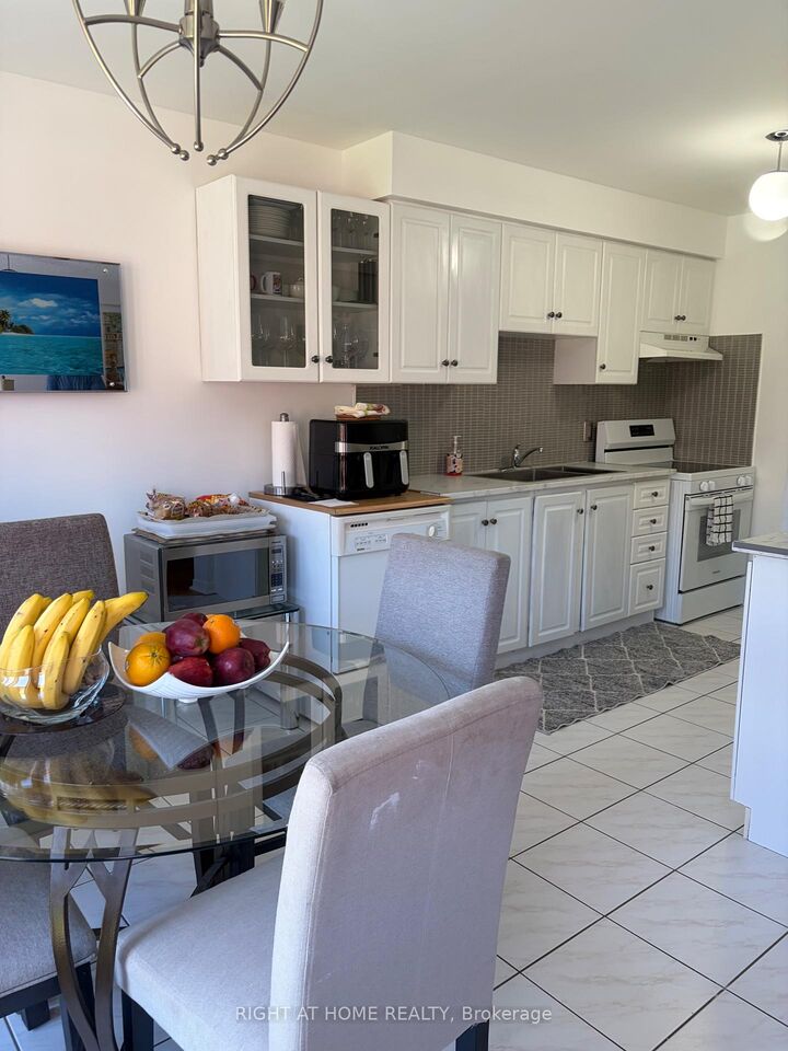 Property Photo: 40 Vogue Street ON L3S 4G5