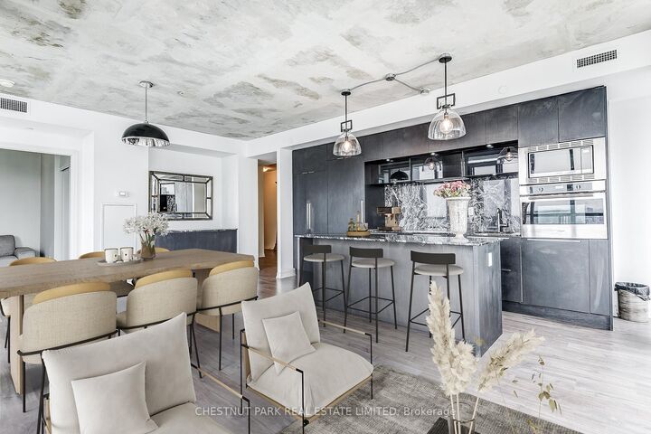 Property Photo: 88 Blue Jays Way 4005 ON M5V 2G3
