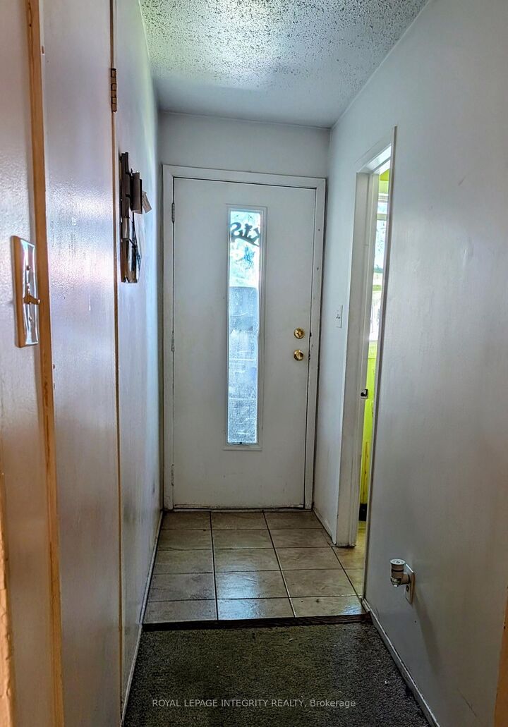 Property Photo: 1332 Foxwell Street 83 ON K1B 5J2