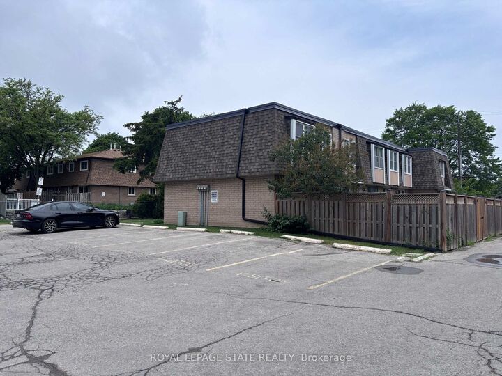 Property Photo: 153 Limeridge Road W 4 ON L9C 2V3