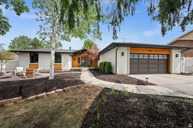 Property Photo: 2241 E Somerset Dr S UT 84121