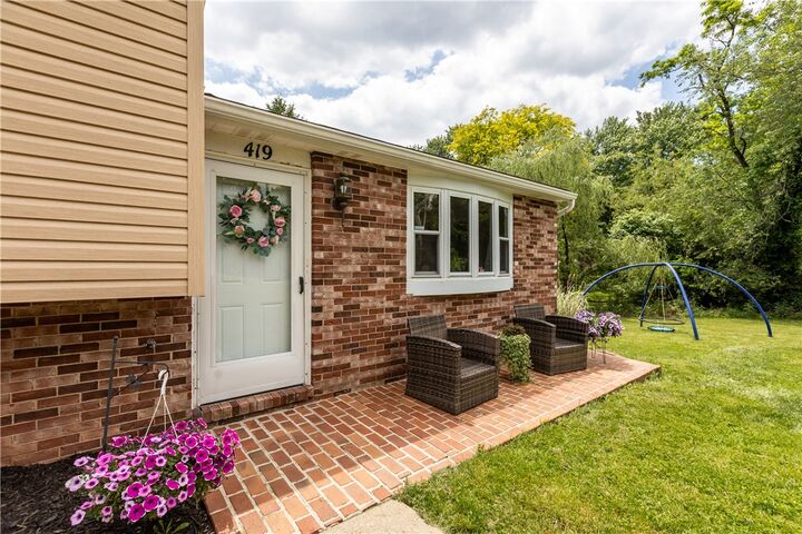 Property Photo: 419 Patsy Dr PA 15044