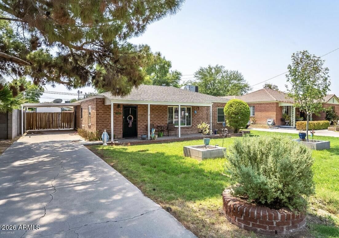 Property Photo: 5913 W Gardenia Avenue AZ 85301