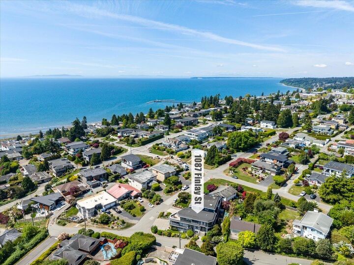 Property Photo: 1087 Finlay Street BC V4B 4K7