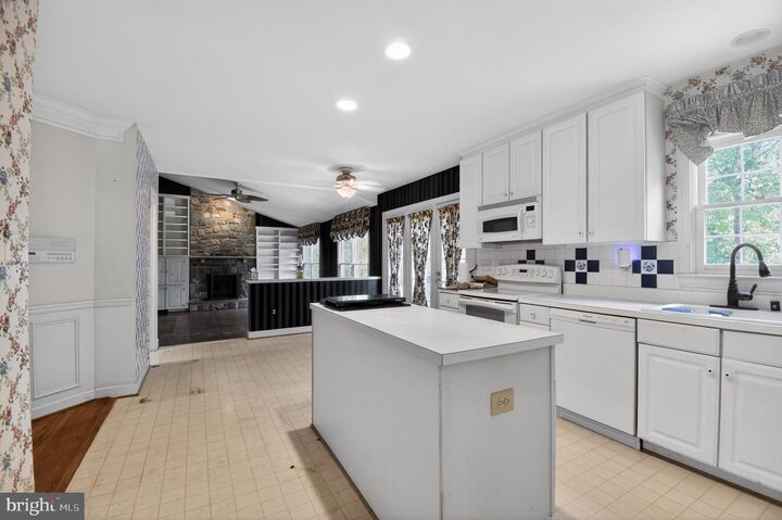 Property Photo: 7317 Olive Tree Court MD 20879